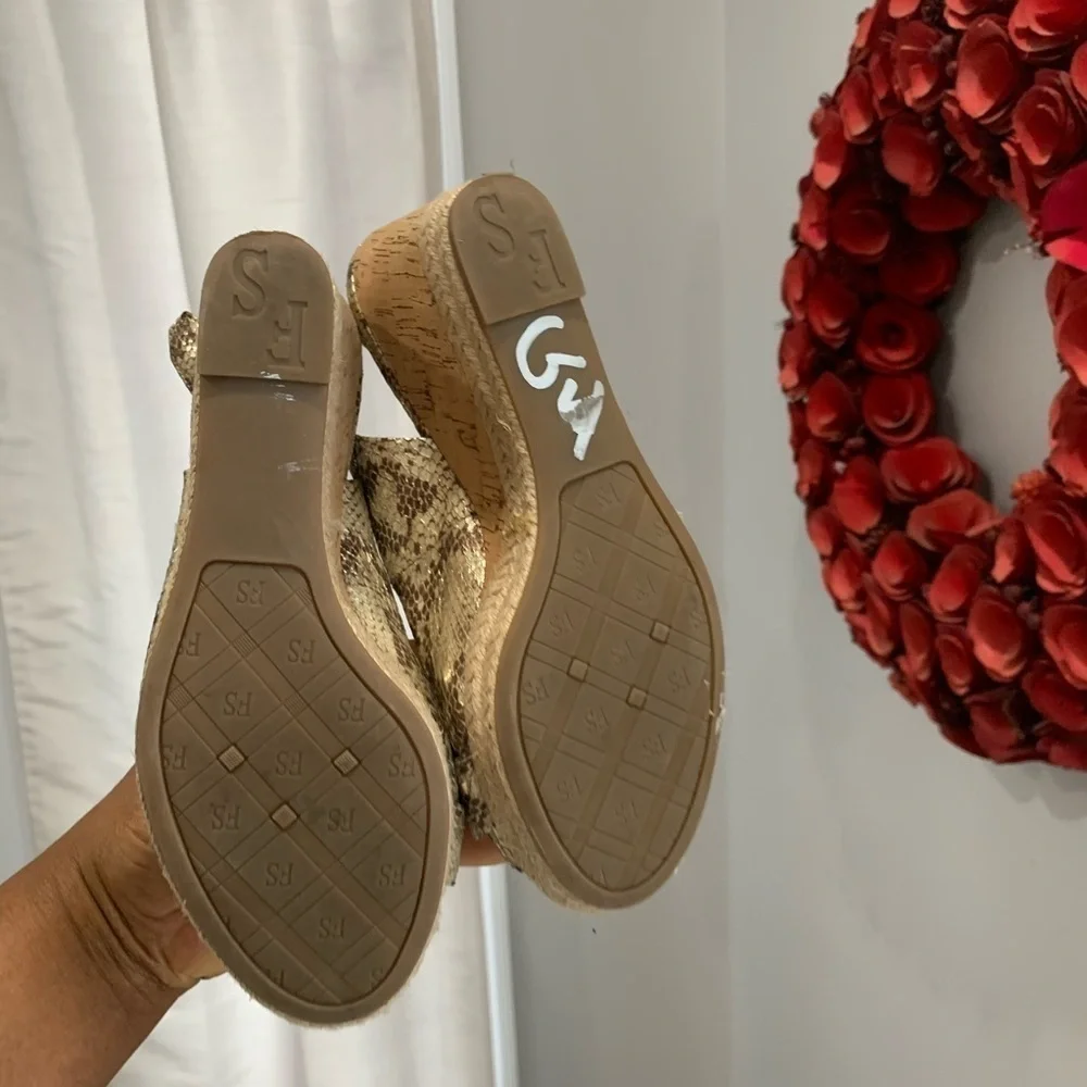 Franco Sarto the Kendra gold tone sandals 6.5M